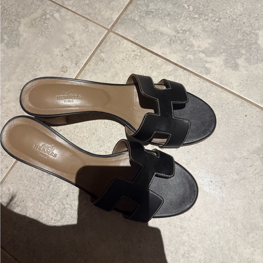 Authentic Hermes Oasis heels black